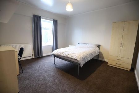 6 bedroom terraced house to rent - Photo 3