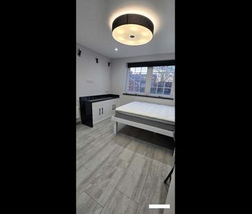 1 Bed Flat, Stratford, E15 - Photo 3