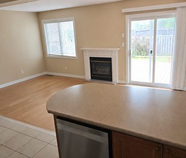For Lease - 44 Starr Crescent, Aurora, Ontario - Photo 4