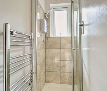 4 bedroom semi-detached house to rent - Photo 3