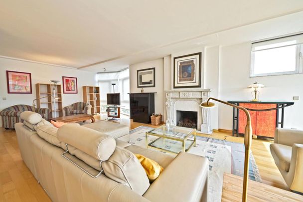 Quartier Roosevelt - Appartement meublé de +/- 160 m² - 3 ch & 3 sdb - Photo 1