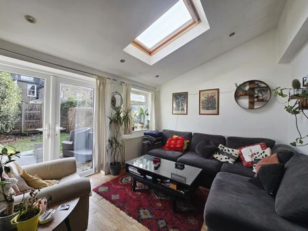 4 bedroom terraced house to rent - Photo 2