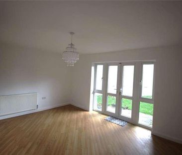 Rochester Road, Gravesend, Kent, DA12 - Photo 2