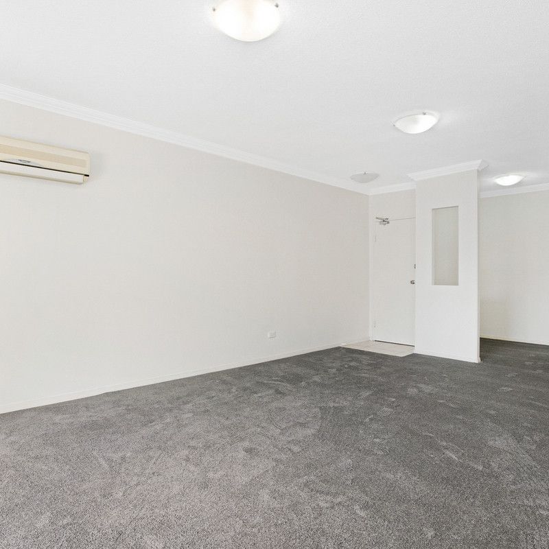 Boston on Belgrave! Spacious, Open-Plan Apartment. - Photo 1