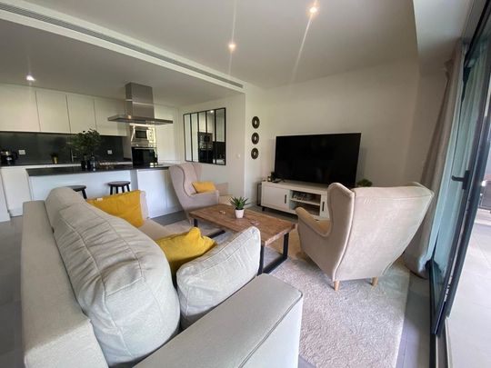 Luxury Apartment for rent in Estepona, Andalusia - Photo 1