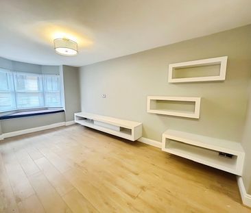 One-Bedroom Apartment - Photo 3