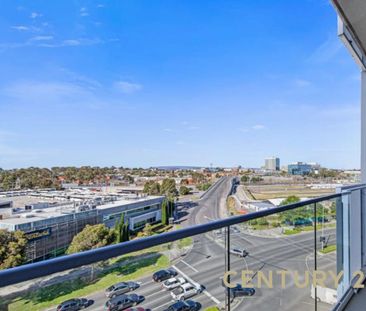 Stylish 1-Bed in Prime Location - Photo 3