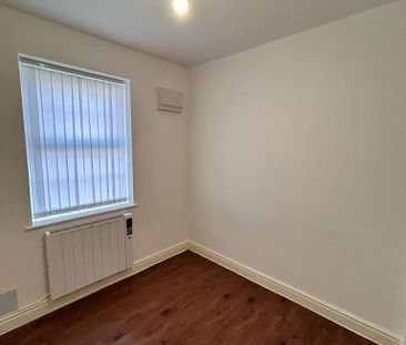 4 bedroom end of terrace house to rent - Photo 4