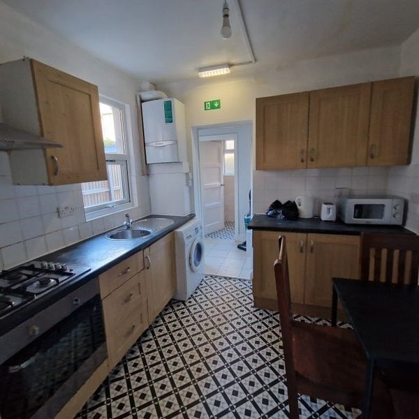 Room in a Shared House, Clinton Road, N15 - Photo 1