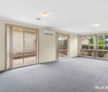 Spacious Three Bedroom Townhouse in Serene Monash Complex! - Photo 3