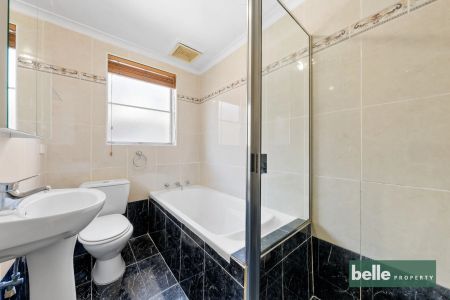 Light-Filled Apartment in a Quiet, Ultra-Convenient Ashfield Pocket - Photo 5