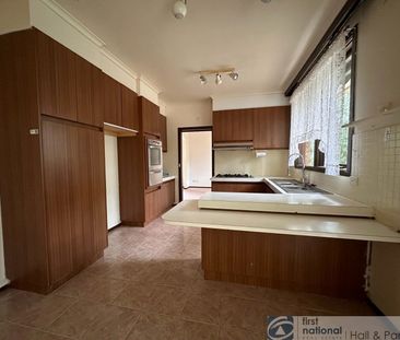 42 William Perry Close, Endeavour Hills - Photo 5