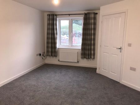 3 bedroom semi-detached house to rent - Photo 4