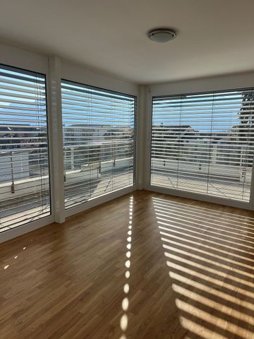 Magnifique appartement très lumineux de 4,5 p. au dernier étage, superbe vue sur le lac et le Lavaux. - Photo 3