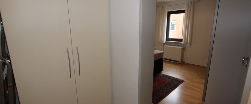 Miete inkl. Nebenkosten: 890 € pro Monat, plus Strom, plus Heizung - Photo 1