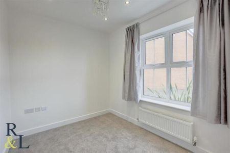 5 bedroom detached house to rent - Photo 3