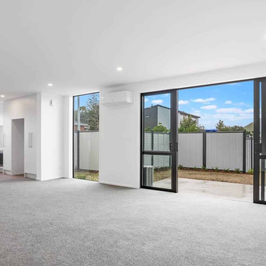 Modern Home in Mangere! - Photo 1