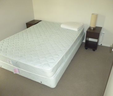 Bright apartment with wrap around balcony - Photo 2