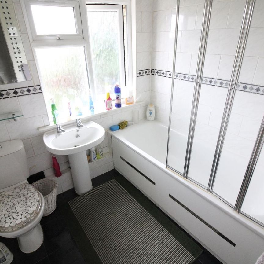 Oakdene Road, Uxbridge - Photo 1