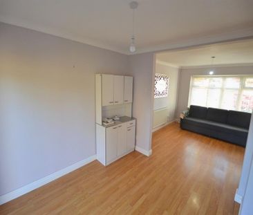3 Bedroom Terraced To Let - Photo 4