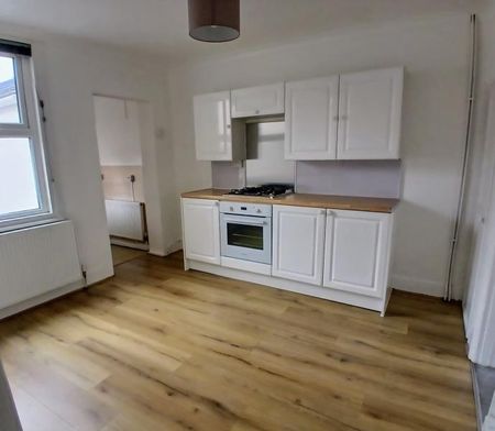 2 bedroom terraced house to rent - Photo 4