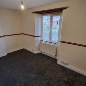 3 bedroom property to rent in Crewkerne - Photo 1