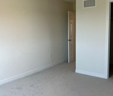 For Lease - 47 Bayardo Drive, Oshawa, Ontario - Photo 2