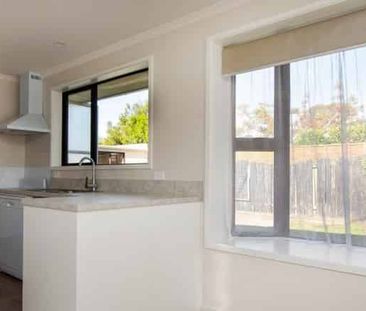 Beautifully Renovated Brick Home in Popular Witherlea - Photo 2