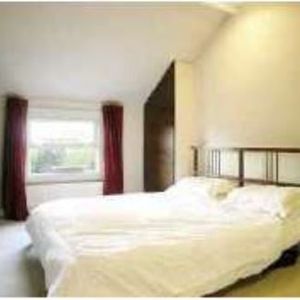 1 Bed Flat, Rosemary Lane, SW14 - Photo 2