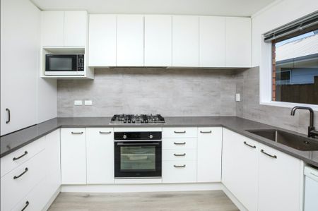 2 Bedrooms in Beerescourt - Photo 2