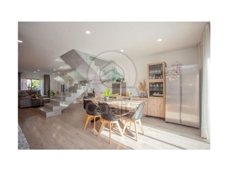 4 room luxury House for rent in Barreiro, Distrito de Setúbal - Photo 3