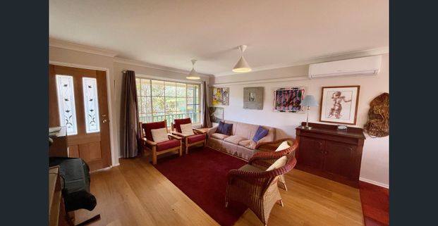 Fully Furnished Two-Bedroom Townhouse in Prime Location! - Photo 1