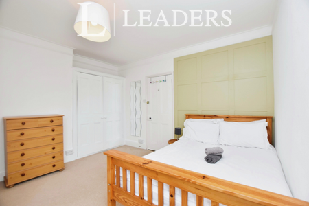 1 bedroom in a house share to rent - Photo 2