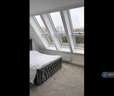 1 bedroom in a house share to rent - Photo 2