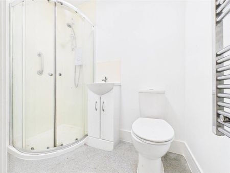 Property to rent - Photo 2