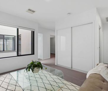 Designer Living Meets Coastal Ease - Photo 3