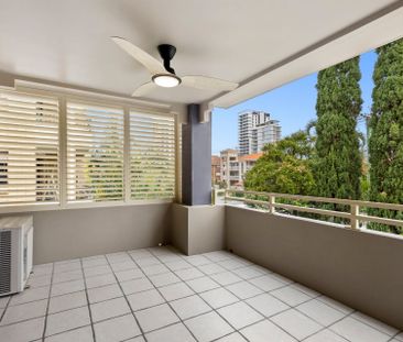 Bright & Breezy Coastal Living in Broadbeach! - Photo 2