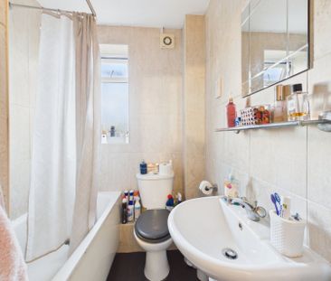 Mountbatten Close, Slough, Berkshire,SL1 - Photo 5