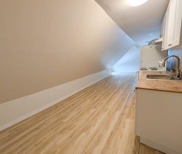67 Seventh St, Welland - 2 Bedroom Upper Unit - Photo 5