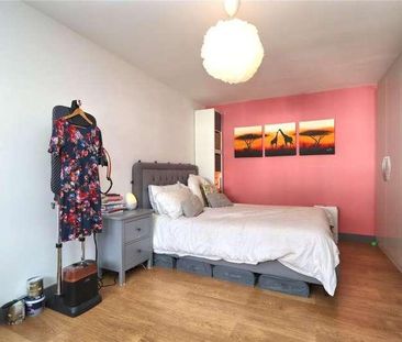 Woking, Surrey, GU21 - Photo 3