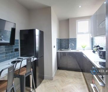 1 bedroom in a flat share to rent - Photo 3