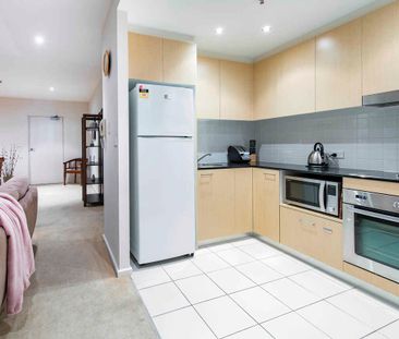 One Bedroom Apartment In Prime Location - Photo 2