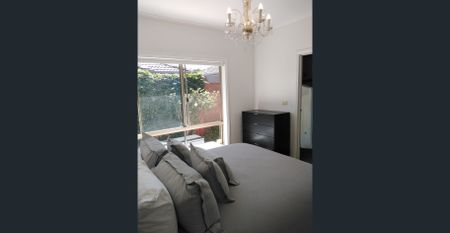 Bright & Spacious Vila Unit - Photo 3