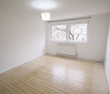 2 Bed, Flat - Photo 2
