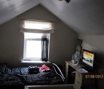 5 Bedroom Student house close to Wolverhampton University - Photo 2