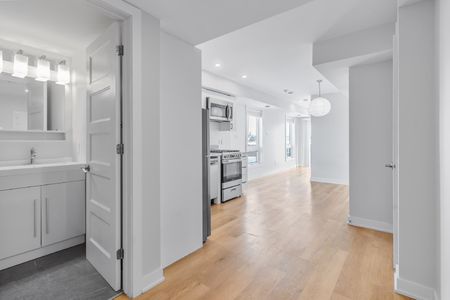 689 Churchill Avenue North - 302 - Photo 3