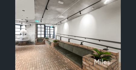 DESIGNER LIVING IN LEAFY ALPHINGTON - Photo 3