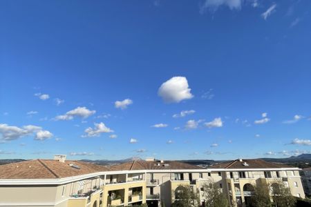 Aix La Duranne : T2 de 31,50 m2 avec terrasse et garage - Photo 2