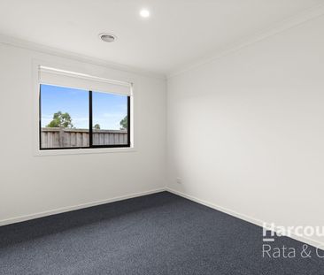 Stunning and Modern 4-Bedroom Home in Heart of Mickleham - Photo 5