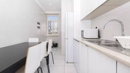 Rooms for rent in 4-bedroom apartment in São Domingos De Benfica - Photo 4